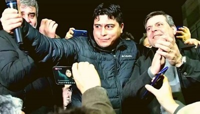 País