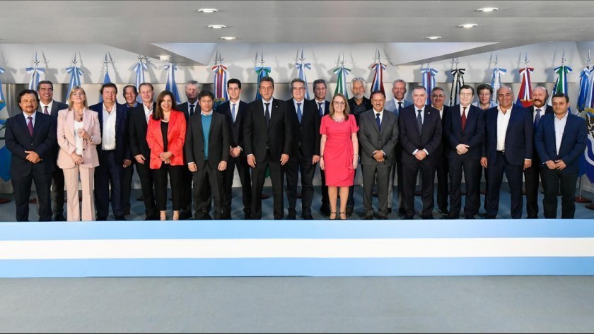 Massa consiguió el respaldo de 19 gobernadores de distintos espacios políticos