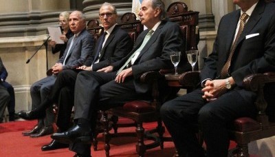 País
