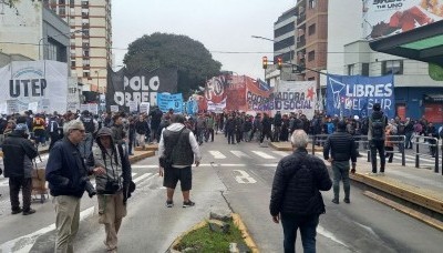 País
