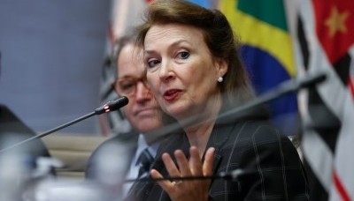 País