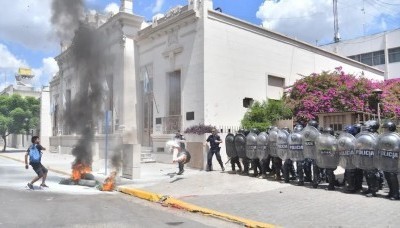 País
