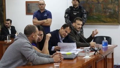 País