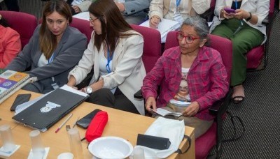 País