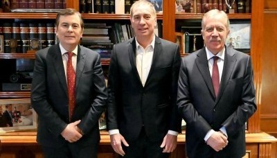País