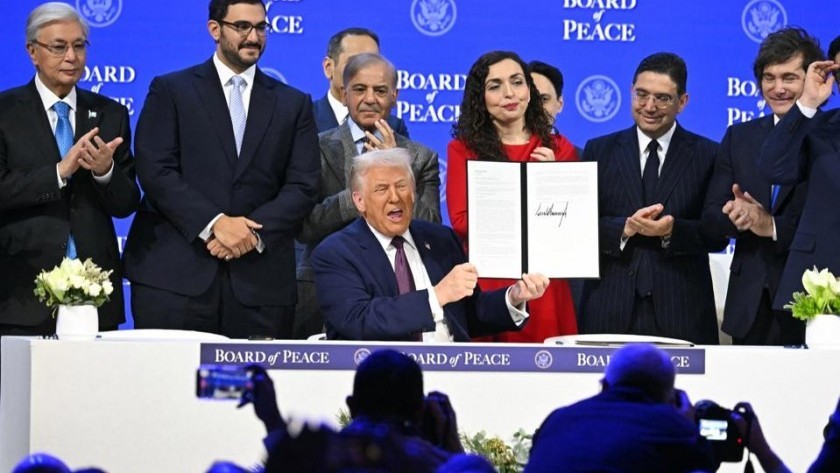 Javier Milei firmó el Consejo de la Paz lanzado por Trump