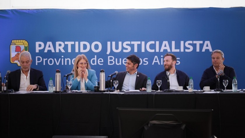 Con el faltazo de Máximo, Kicillof asumió la conducción del PJ bonaerense
