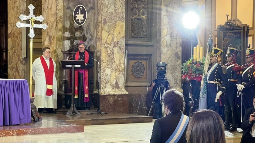 En el Tedeum, Milei logró ensayar una ansiada foto de unidad 