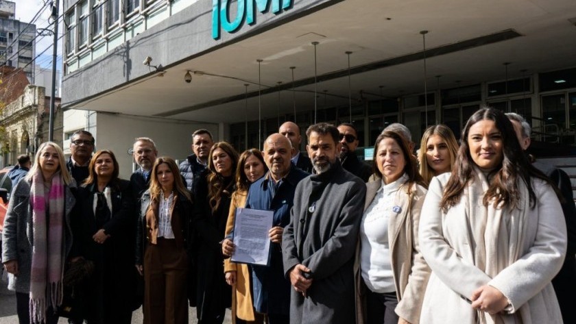 El oficialismo logró postergar la sesión pedida por la oposición por la crisis del IOMA
