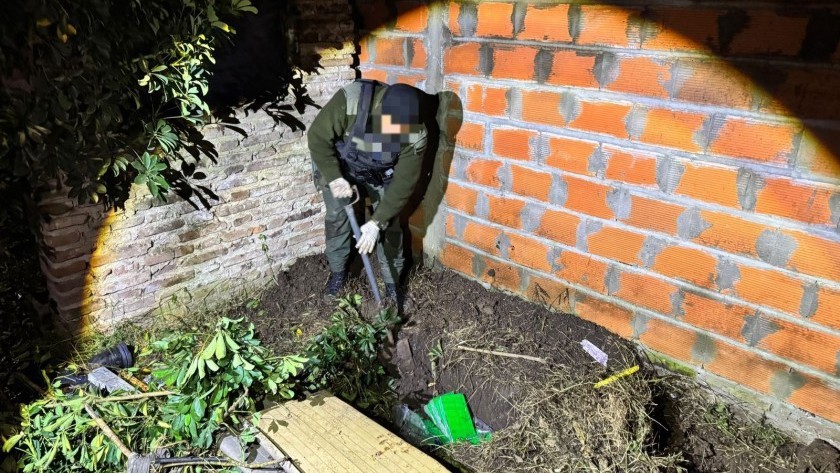 Hallan 59 kilos de cocaína enterrados en nuevos allanamientos por la avioneta de Villa Eloísa