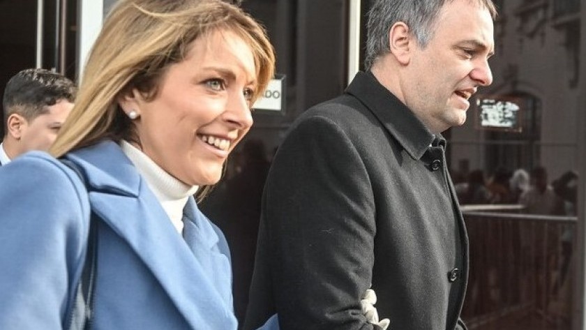 El oficialismo logró postergar la sesión una semana, pero avanza la interpelación de Adorni