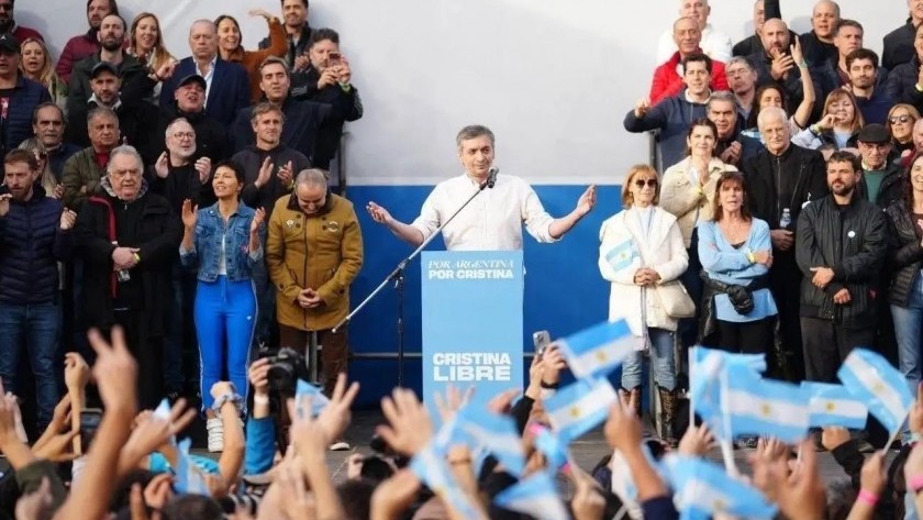Banderazo en Parque Lezama para exigir la liberación de Cristina Kirchner