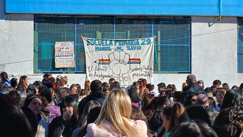 Los sindicatos docentes van al paro este martes en Provincia por paritarias, jubilaciones y el IOMA