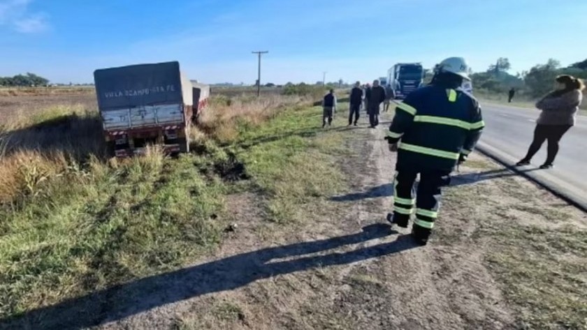 Un hombre murió y cuatro personas resultaron heridas en un choque frontal en Santa Fe