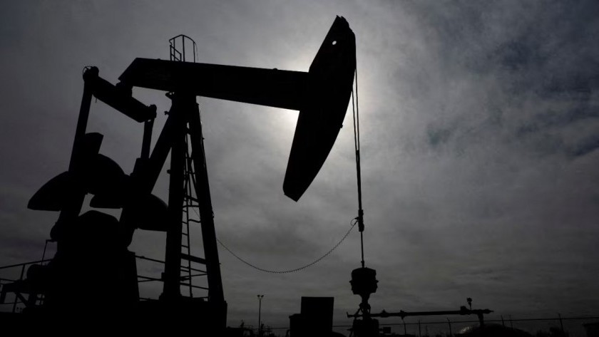 El petróleo sigue en alza y supera los US$105 ante la persistencia del conflicto en Medio Oriente