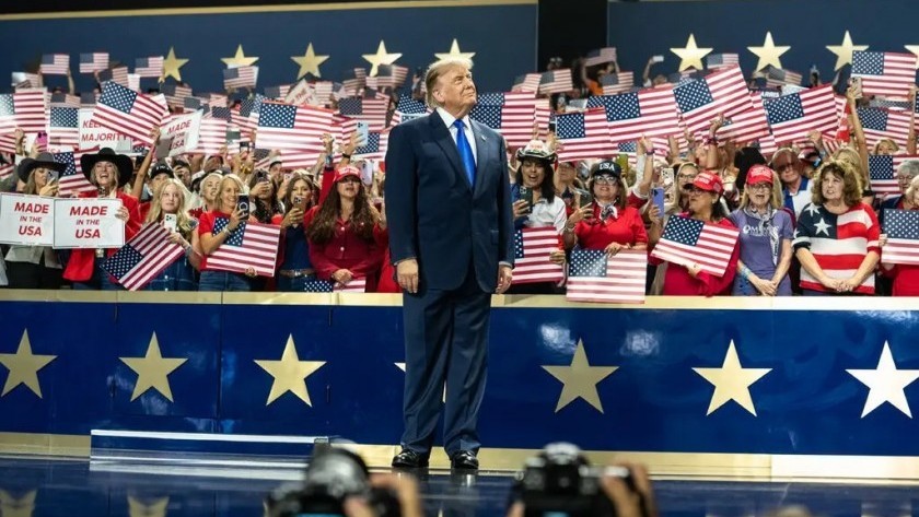 A 54 días de las elecciones, Trump promete un “plan platita”