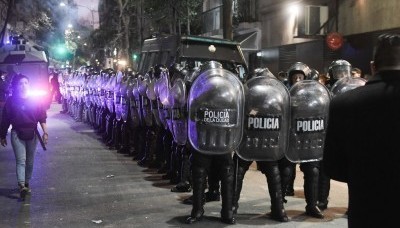 País